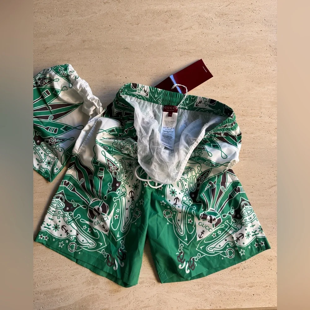 NWT GUCCI LOGO PRINT DRAWSTRING SWIM SHORTS 💚🌟